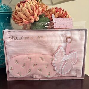 NWT Mellow & Mod Travel Pillowcase, Eye Mask and Luggage Tag Set